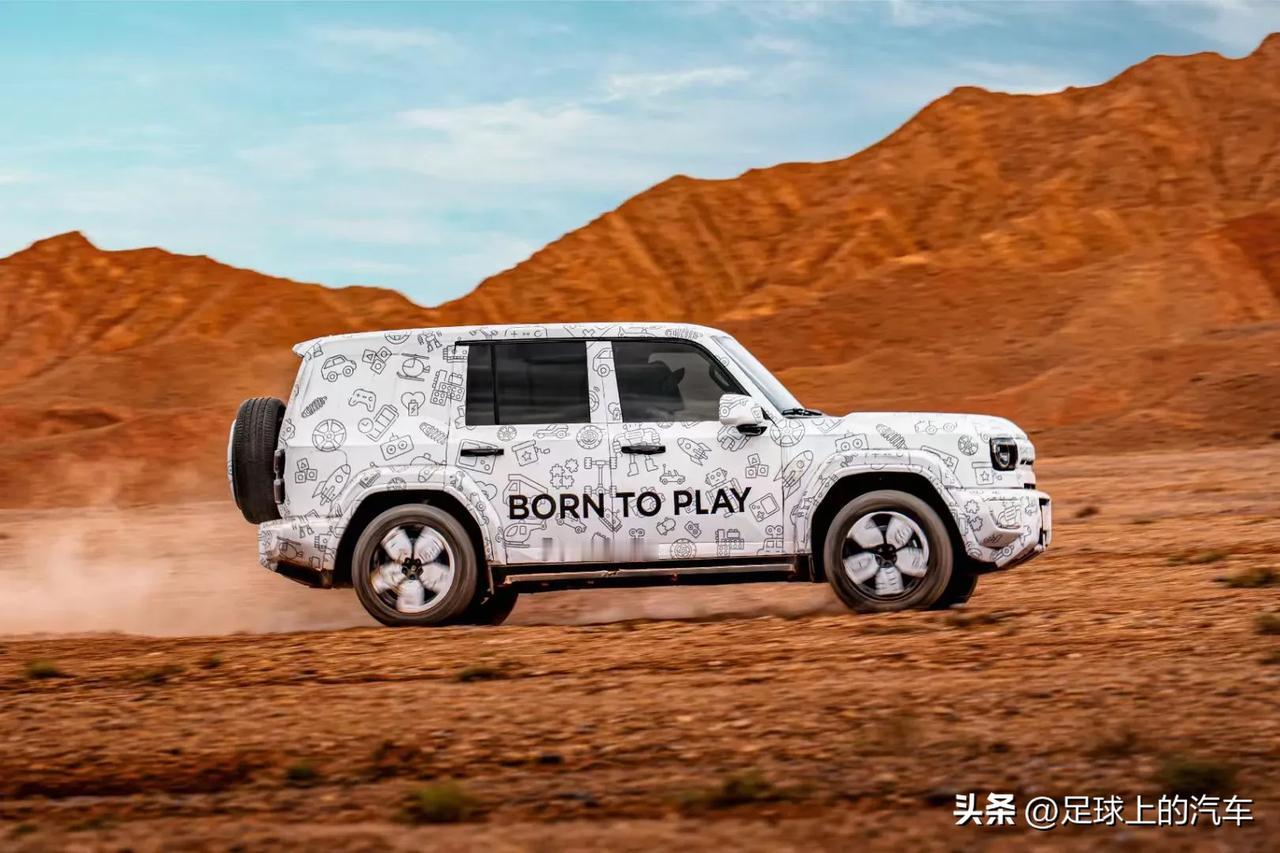 这是一款中大型硬派SUV，8月1日将迎来全球首秀！

依旧是主流的方盒子造型，动
