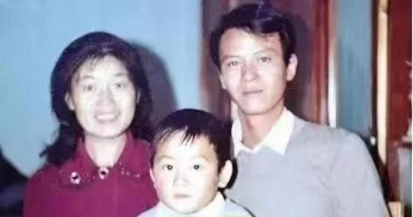 1979年，上海知青戴建国不顾反对娶了一个农村女子，谁知娶回家当晚，妻子就大喊大