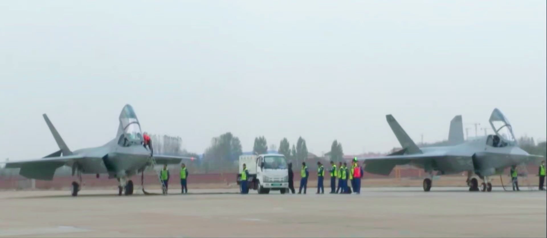官宣不官宣无所谓了[doge]中国海军舰载机烽火问鼎计划为人民军队点赞 ​​​