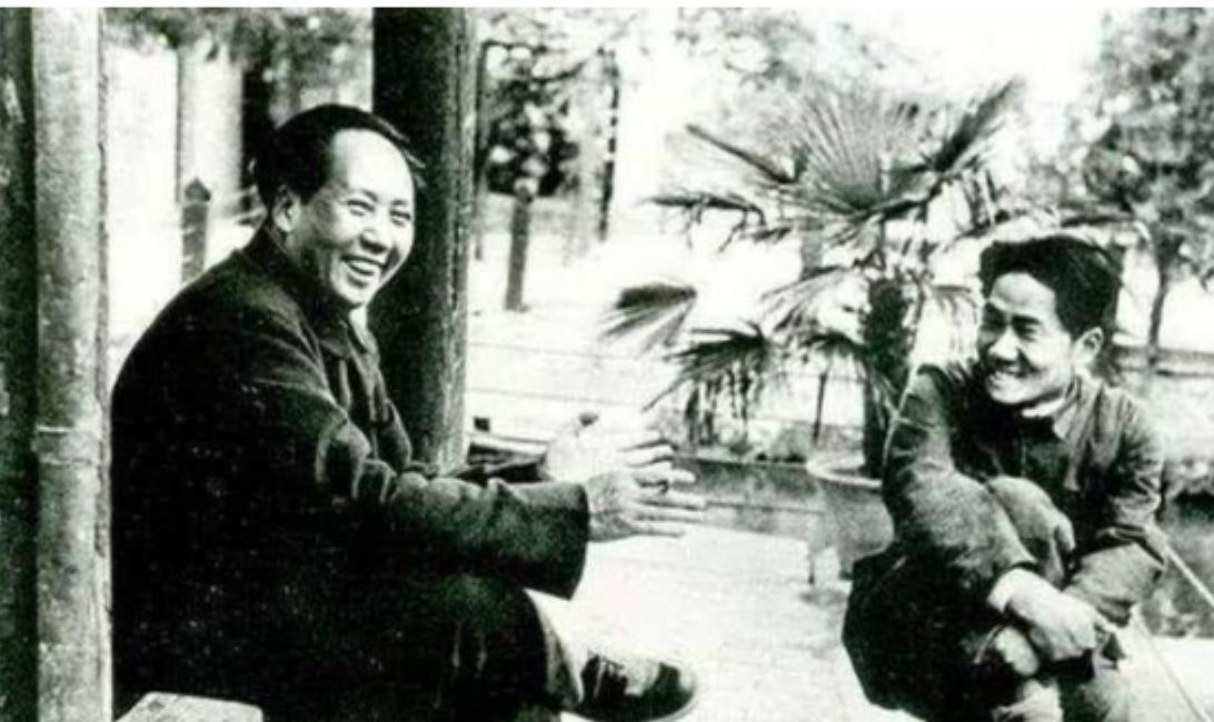 毛主席痛失爱子后，并未与身边人多谈，却选择与一位圈外周姓友人畅聊心中的痛苦
19