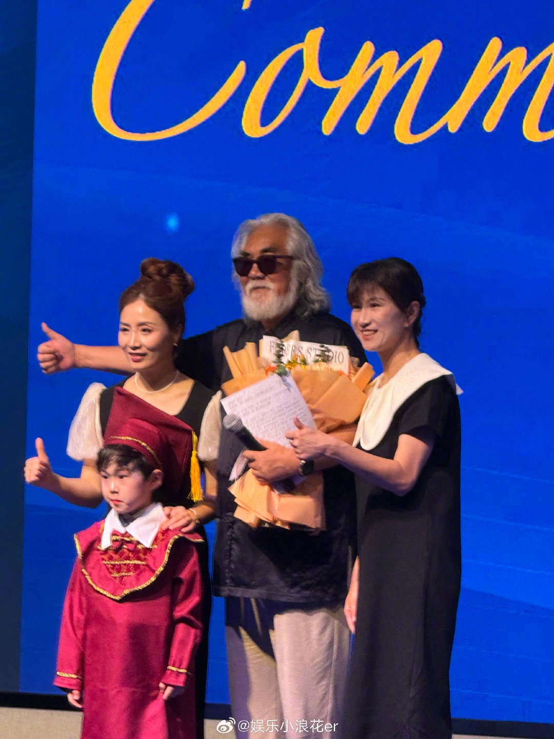 张纪中在儿子幼儿园毕业典礼致辞 儿子幼儿园毕业，74岁张纪中在毕业典礼致辞，精力