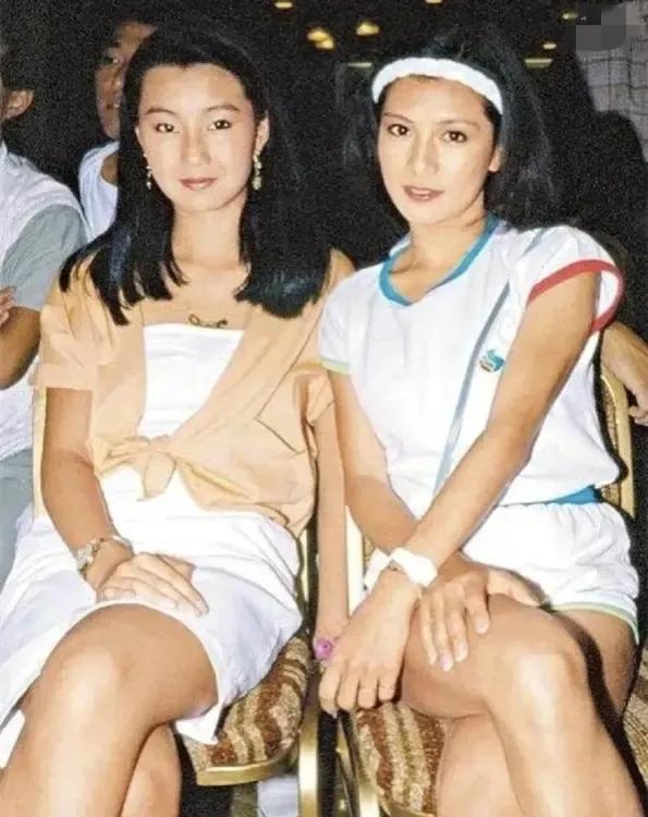 1984年，翁美玲和张曼玉的一组珍贵合影。

两位佳人因参加TVB“活力之星”而