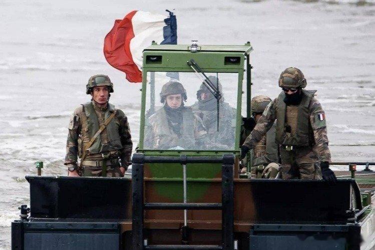 凤凰新闻【法军要来了？俄对外情报局：法国外籍军团2000突击队将前往乌克兰】众所