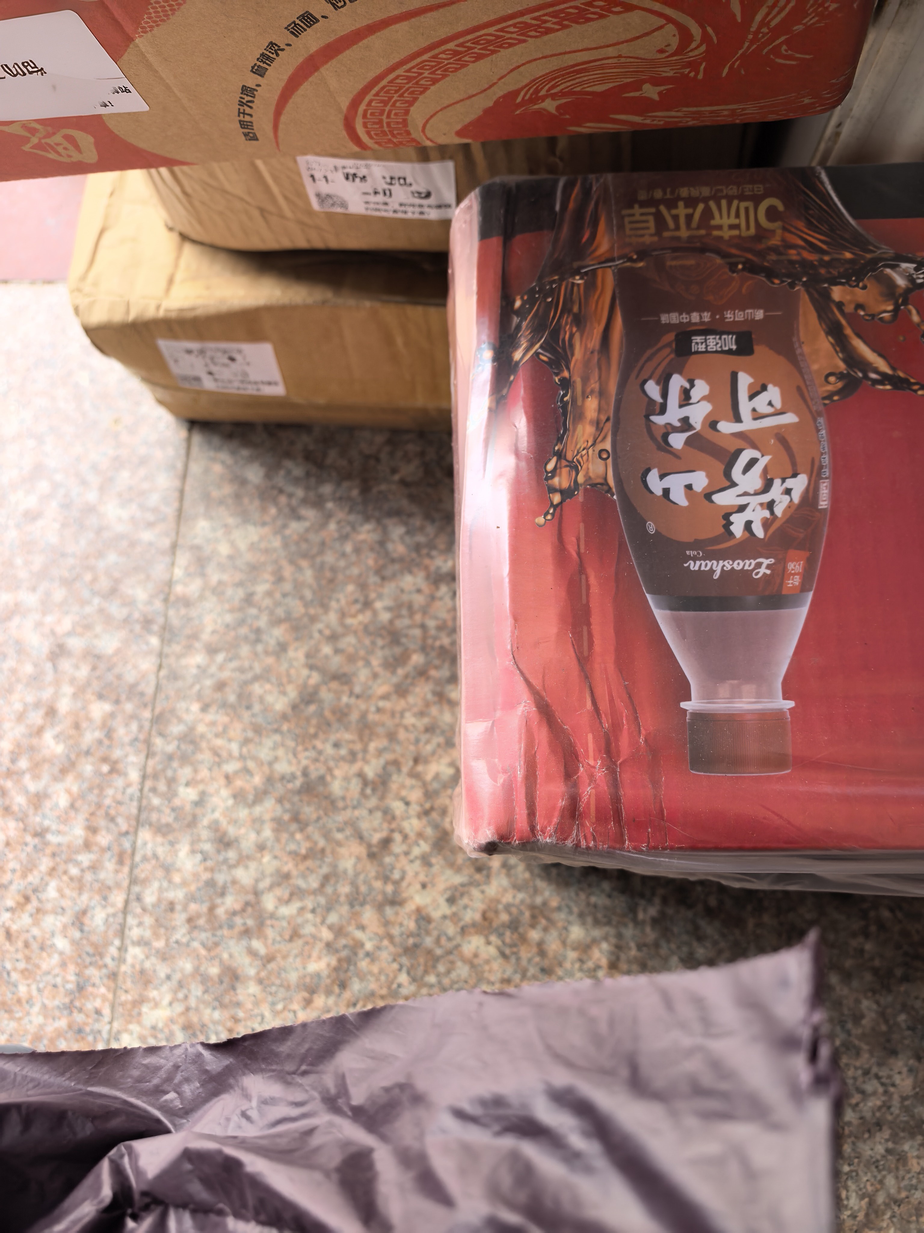 中午取快递的时候看到有人买了一大箱的崂山可乐，你很有名啊崂山～ 