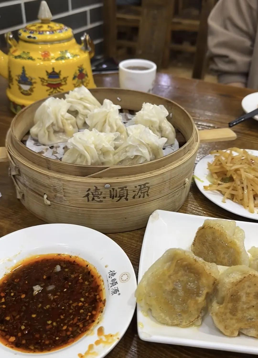 全国哪里的早餐好吃？我那存有500万的表哥，去过很多地方，他这样说。

1，南昌