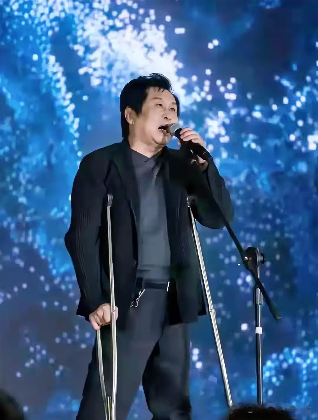 真是本性难改
深圳机场风波过后，郑智化近日首次公开露面，被媒体问及此事时，他一句