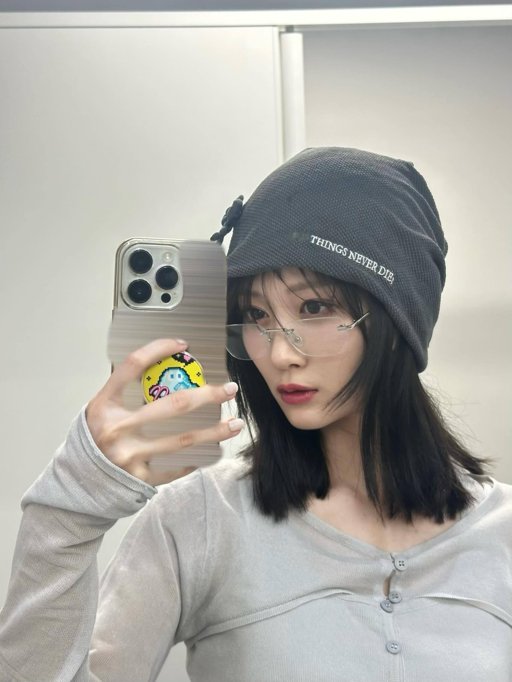 山下美月「帽子かぶったり、眼鏡かけたり！」 