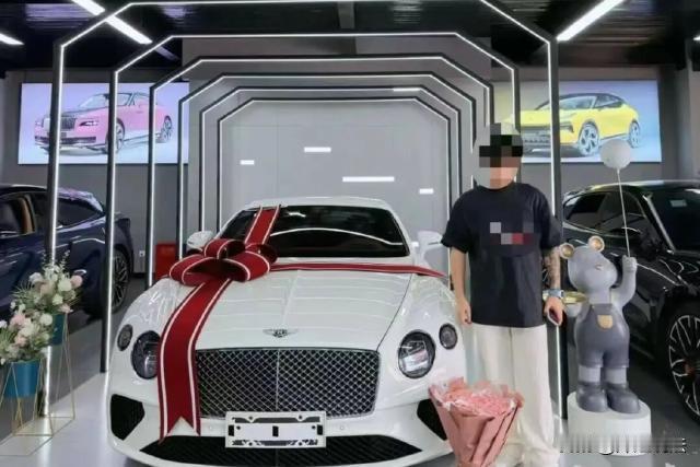 武汉，徐某号称自己是富二代，拥有多辆豪车、穿着价值十万元的名牌服装，以此欺骗多名