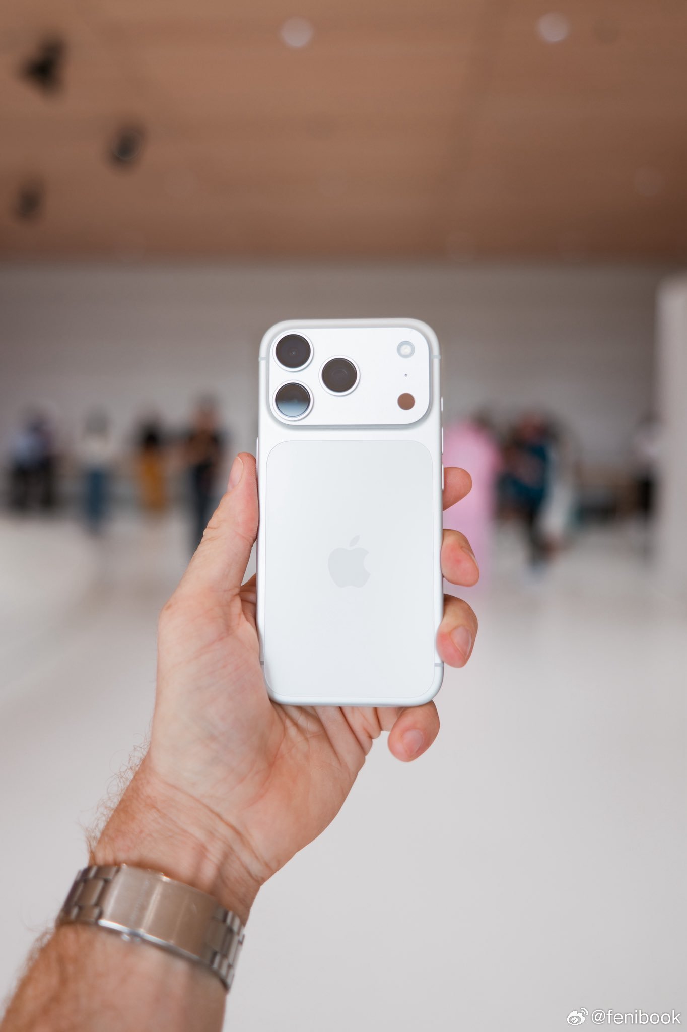 购买一部iPhone17你要工作多久购买一部iPhone 17 Pro Max 