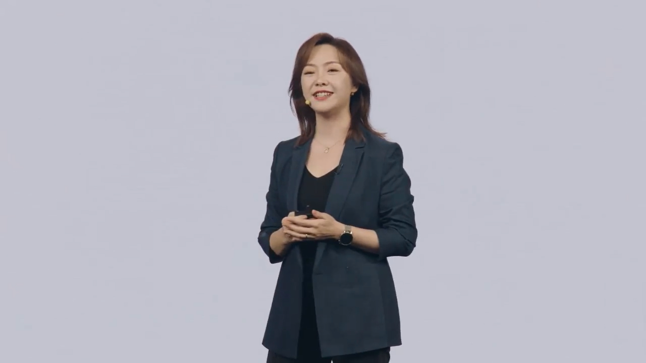 听许斐总的演讲真的好舒服啊！就像一个知心姐姐在跟你聊天，娓娓道来，顺便把产品介绍
