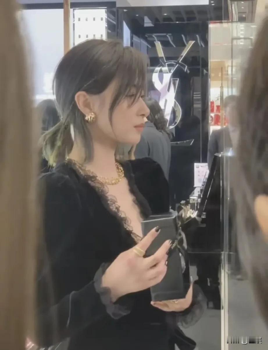 万茜