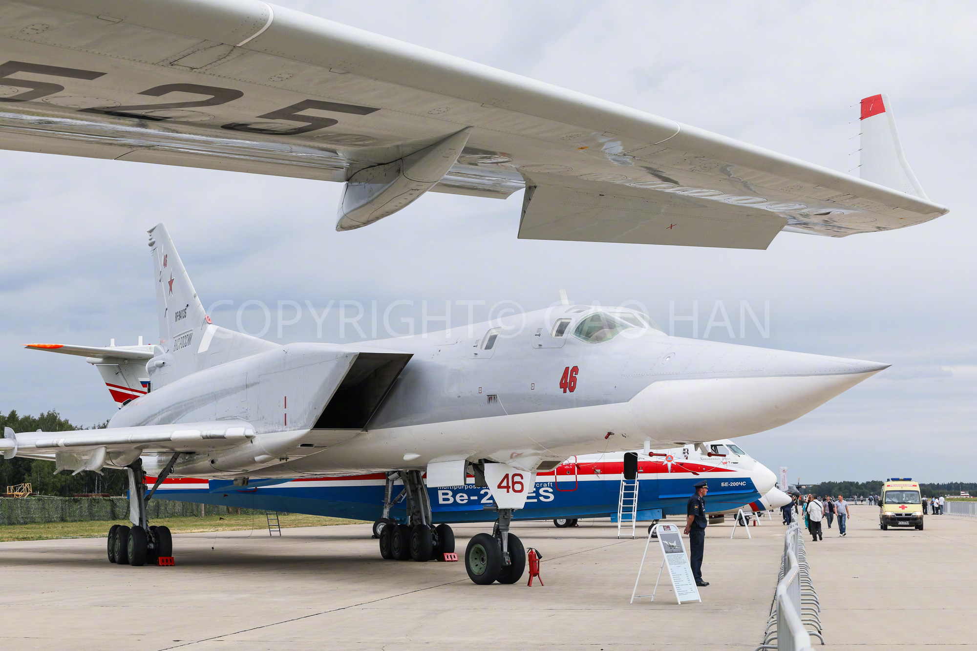 TU-22M设想的作战场景从未出现：一个团20架TU-22M贴着海面超音速狂奔，