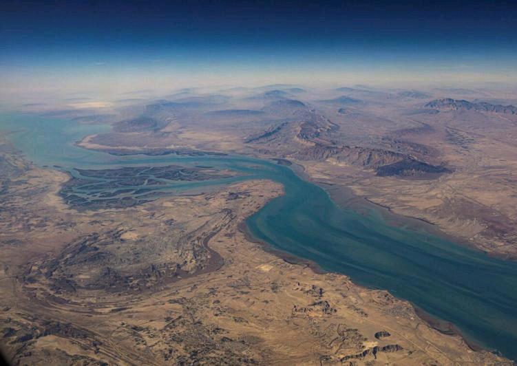 伊朗驻华大使法兹里3月9日接受中新社访问时说，“现在导致我们地区不安全的是美国和