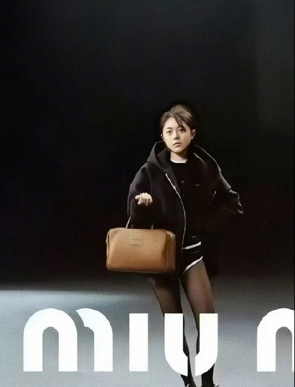 网友说，赵今麦这叫土味穿搭。哈哈 