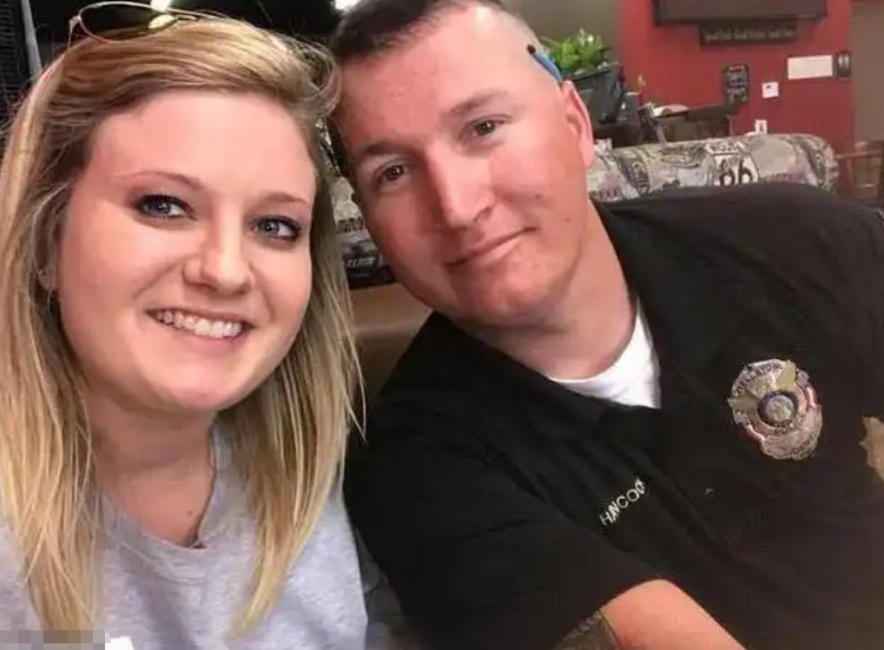 丈夫是警察局长父亲是市长，美国女教师给15岁学生发性信息被定罪！

美国校园里曝