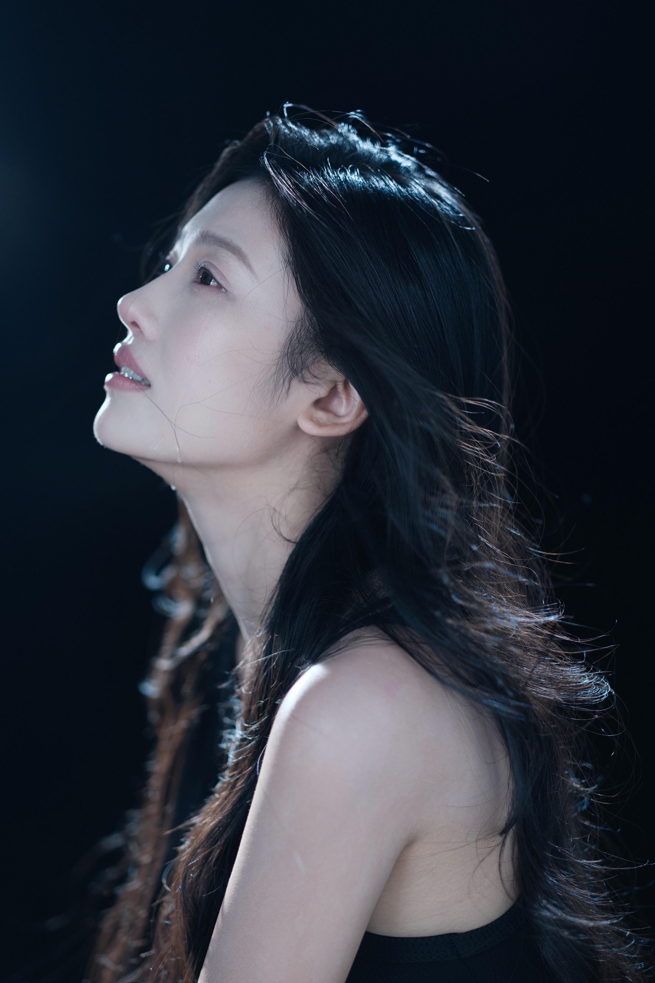 故事全在眼神里。