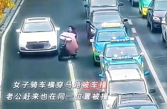 或许是巧合，这两口子出门没看黄历，同样的白车.同一个路口.同一个理由被碰了同样的