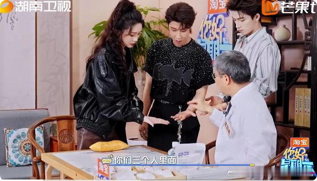 你好星期六全员秋日养生局 谁不期待趾压板唱跳的名场面啊！痛到表情失控但还得坚持完