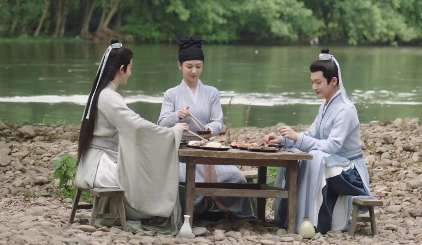 #小夭是懂端水的##杨紫小夭端水大师#小夭是懂端水的，不错不错 ​​​