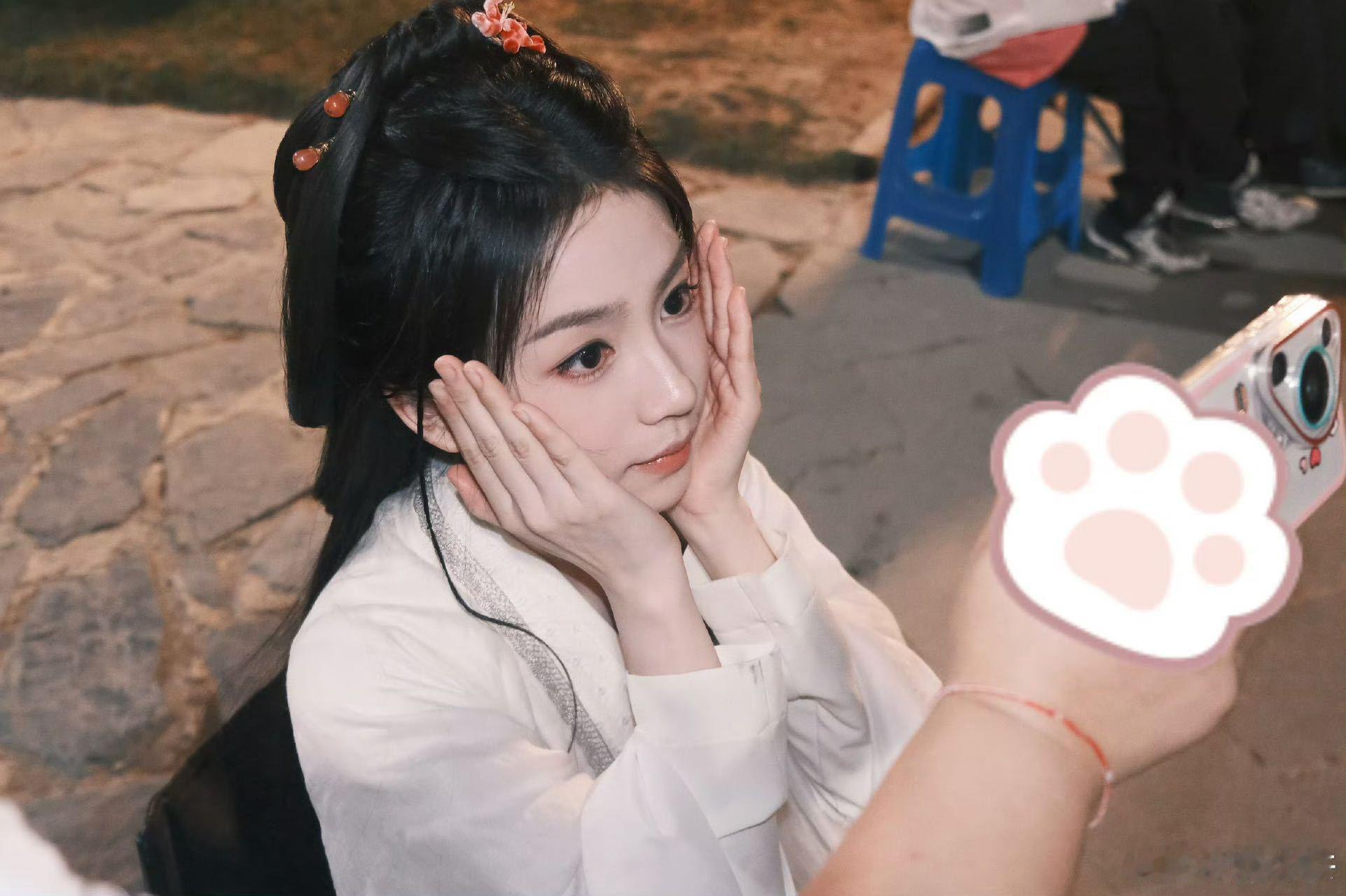 不得不说这反差感还是太强了，毕竟谁看到刘梦芮的外表都会觉得是一个娇憨的小公主，可