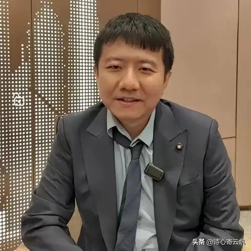 刚刚看完菲尔兹奖的线上直播，整场仪式观感格外动人。大会依照顺序依次揭晓获奖者名单