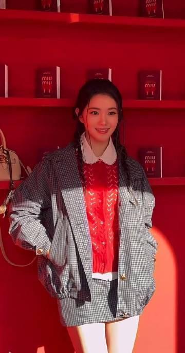 刘浩存亮相MIUMIU活动美的很安稳 