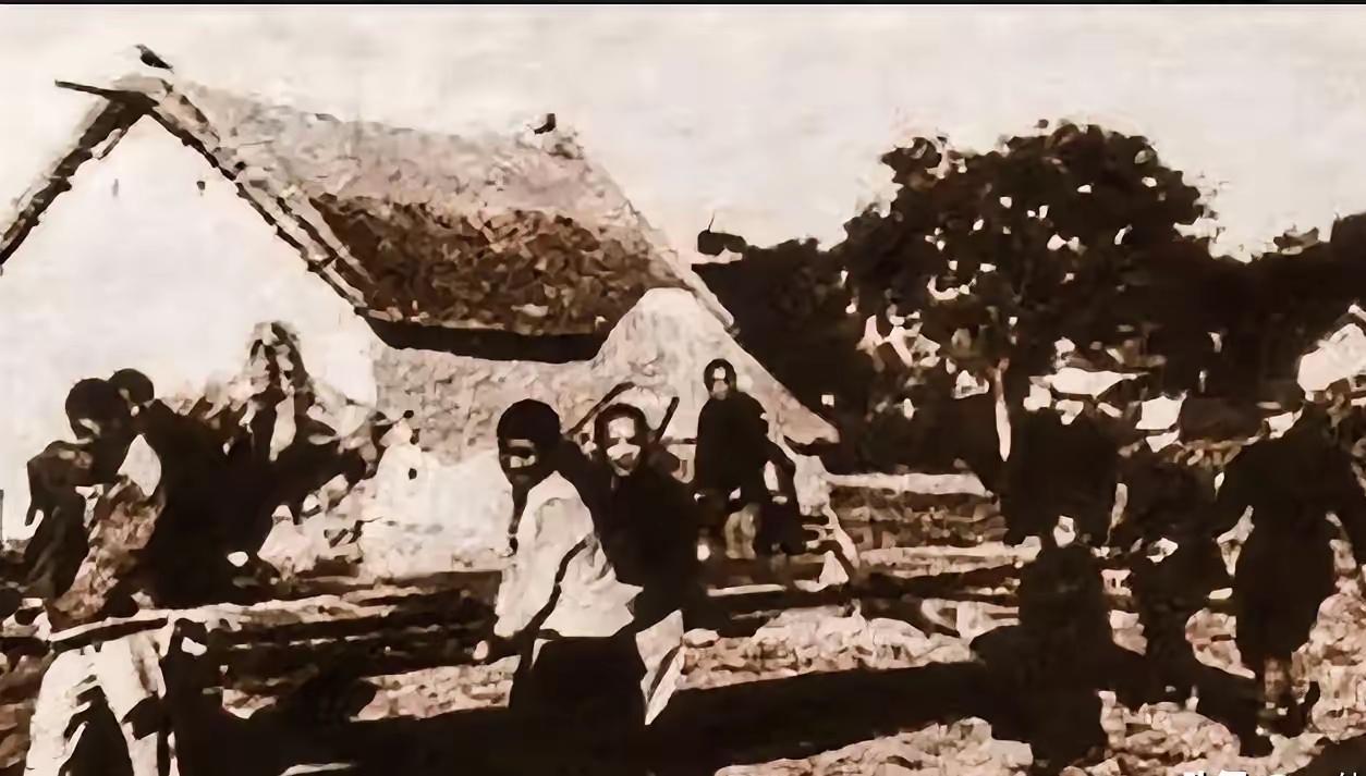 1940年，周希汉举镜一望，山梁黑点密密麻麻！再看一眼，惊呼：“日军怎么来得这么