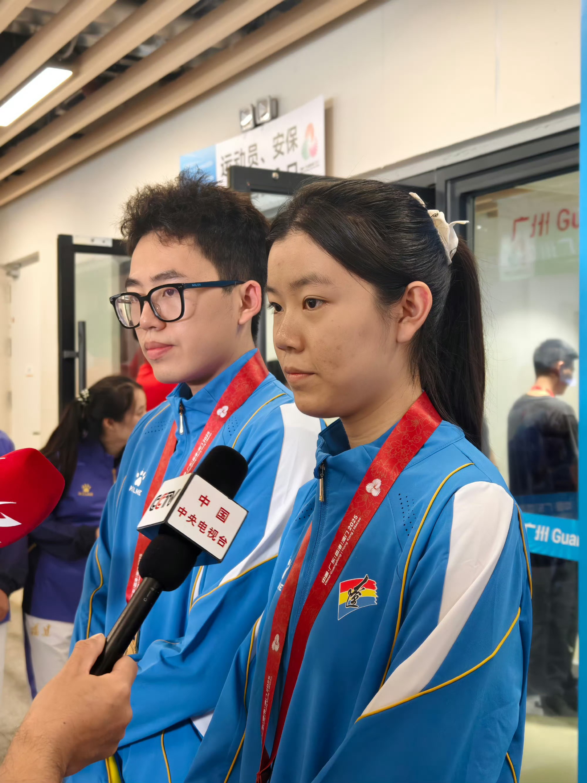 第十五届全运会 十五运射击项目首枚金牌获得者杜雨宸，当选十五运会辽宁体育代表团旗