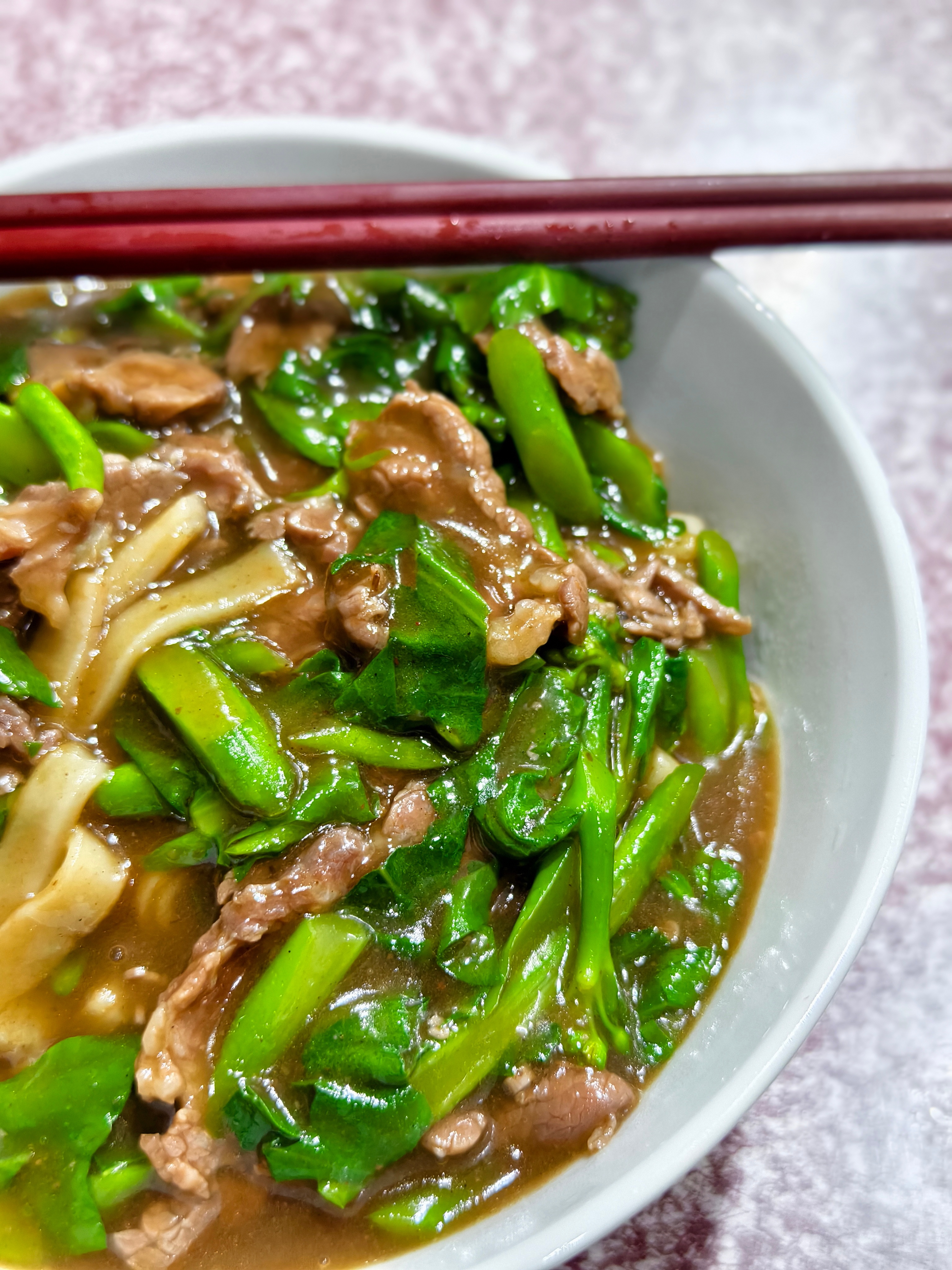 #一张图证明我来过这里#时间那么晚了，应该来一碗湿炒牛河吧，味道不错毕竟30一碗