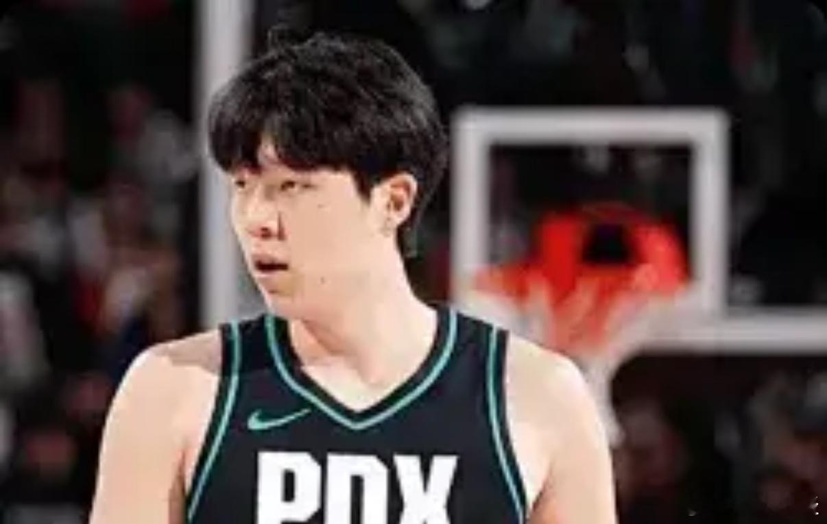 杨翰森和NBA2025届前15位新秀，赛季场均数据对比:第16顺位，开拓者中锋，