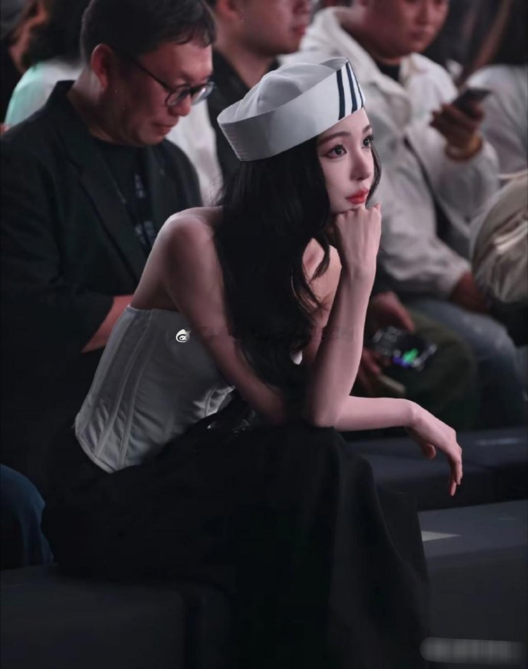 看到易梦玲生图直出的美貌，才发现胡彦斌审美有多好。 