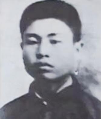1938年，中共土默特旗工委书记贾力更，得知日军在大同设了一个军火库，他化装前往
