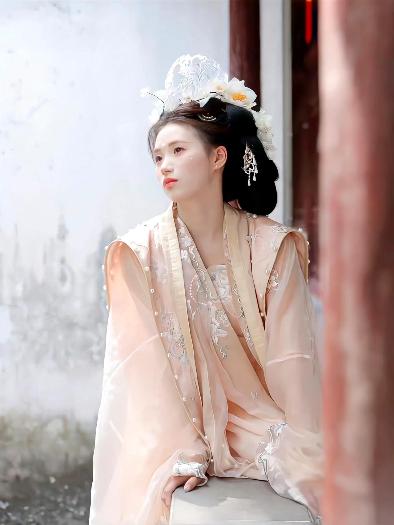 #秋日生活打卡季#陈芋汐穿汉服，也太漂亮了吧，脸小小的好适合古装装扮呀！#陈芋汐