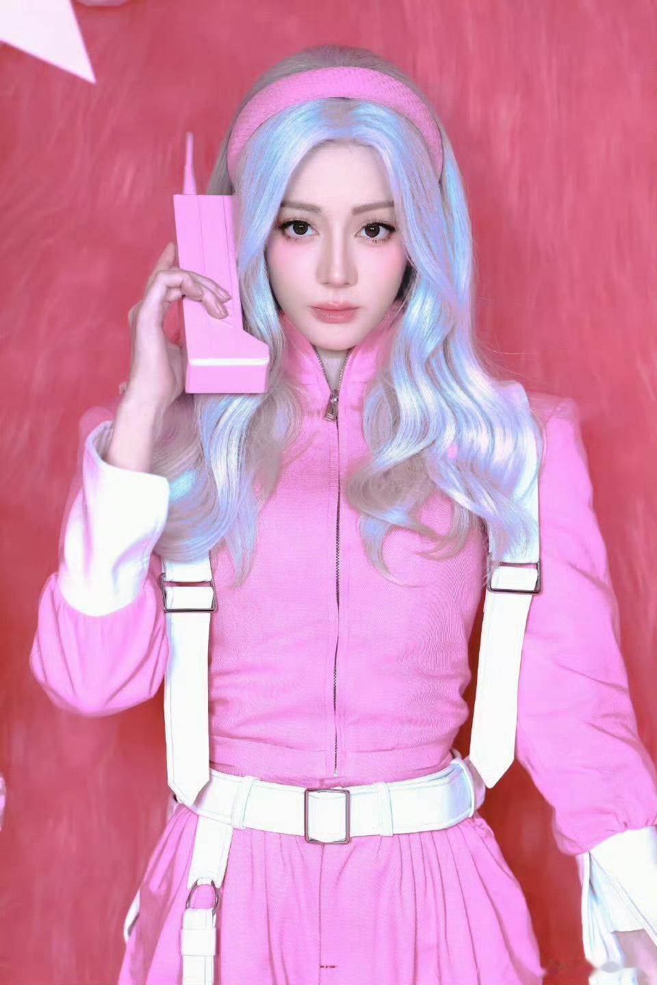 这直播给迪丽热巴看沉默了金发芭比感拉满！！！ ​​​
