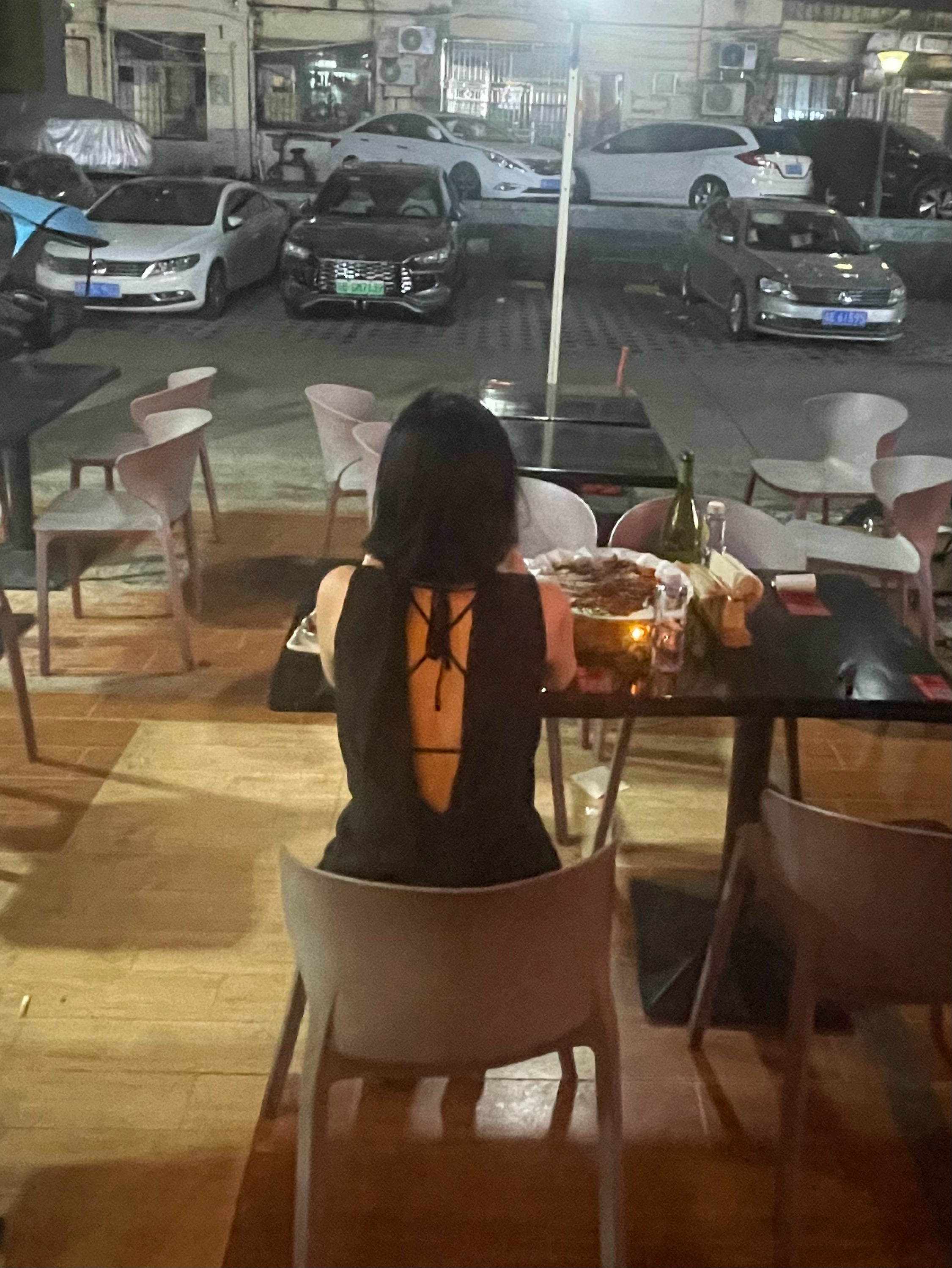 两个快三十岁的女人下班后的小酌 深圳