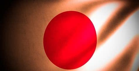 外交部刚把“靖国神社”改叫“战犯神社”，网友紧接着就提了一个更狠的问题“天皇”这