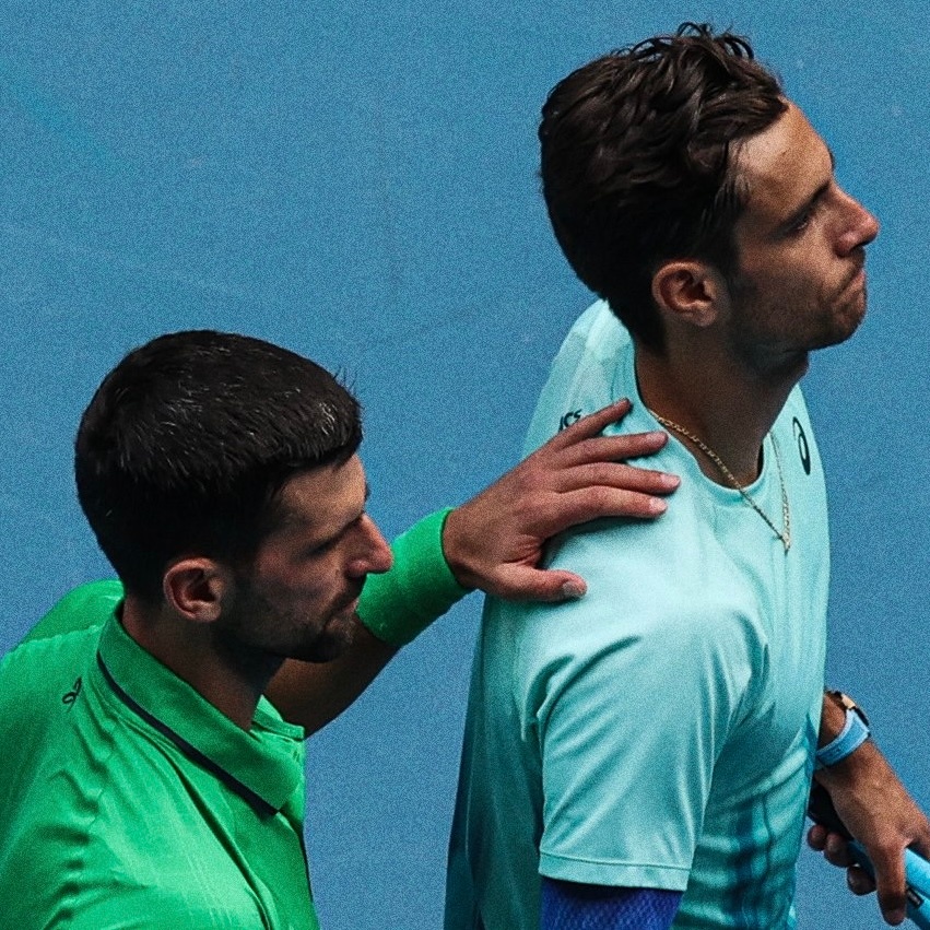 2026年澳网四分之一决赛，穆塞蒂在大比分2盘领先的情况下因伤被迫退赛，德约科维