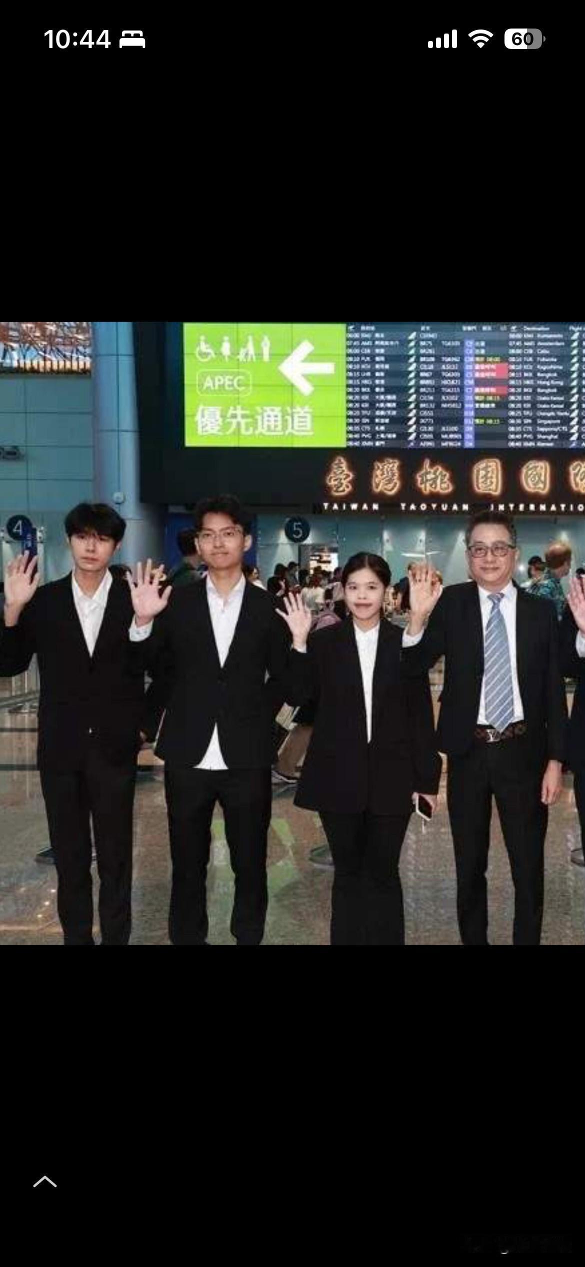 台湾民众党青年团访陆

近日，台湾民众党中央评议委员会主委李伟华率团到上海访问！