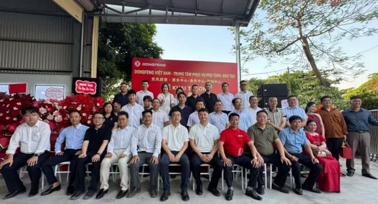 东风进出口公司 近日，东风进出口公司在越南首都河内举行东风越南服务中心、备件中心