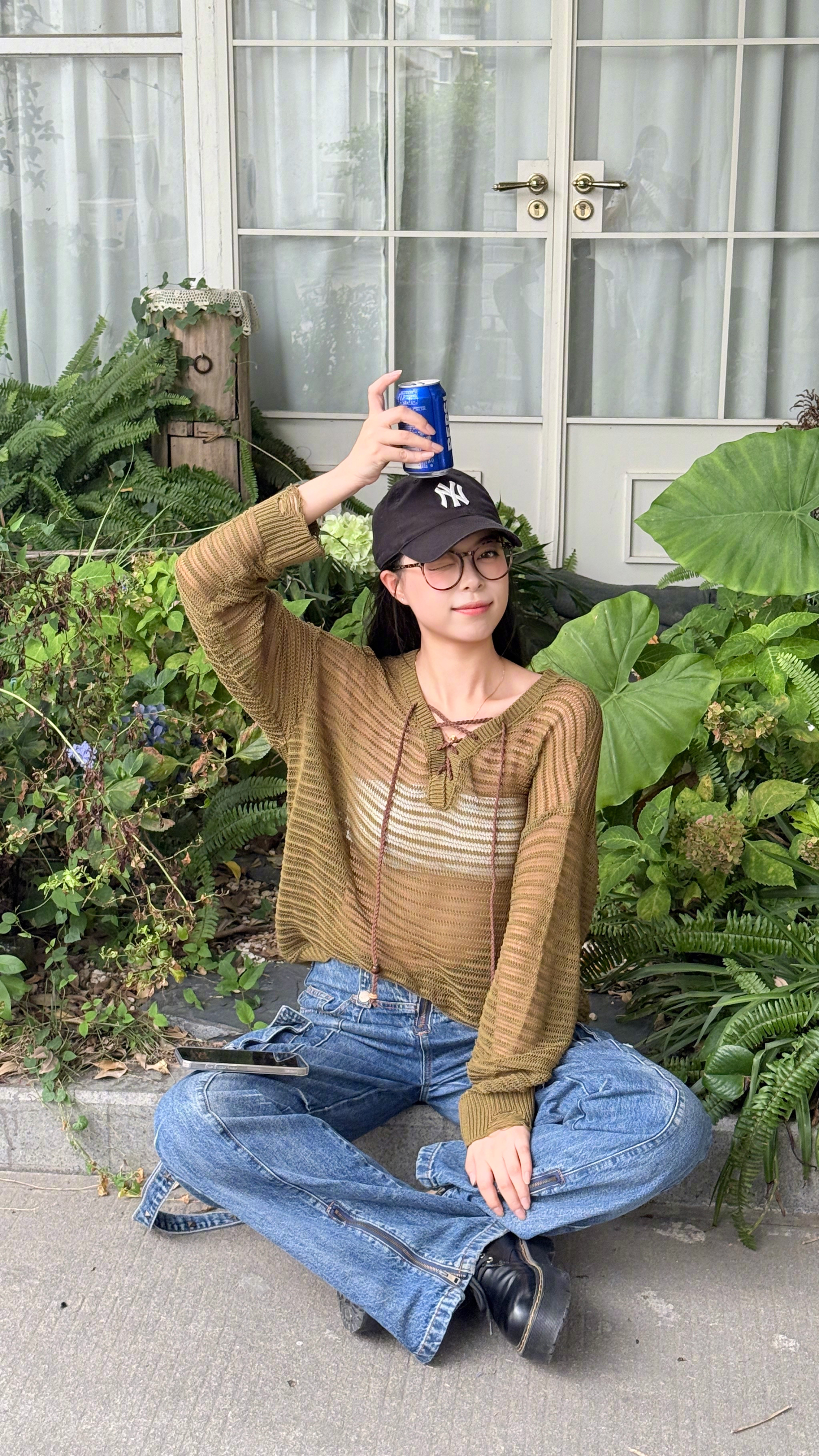 当你尝试透过缝隙看校园心情不好的时候会在校园里到处逛逛透过不同的缝隙看平时看腻了