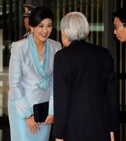 英拉真美，当年安倍晋三肯定也被女神惊艳到了。毕竟美女多，但又美又从政的女子很少。