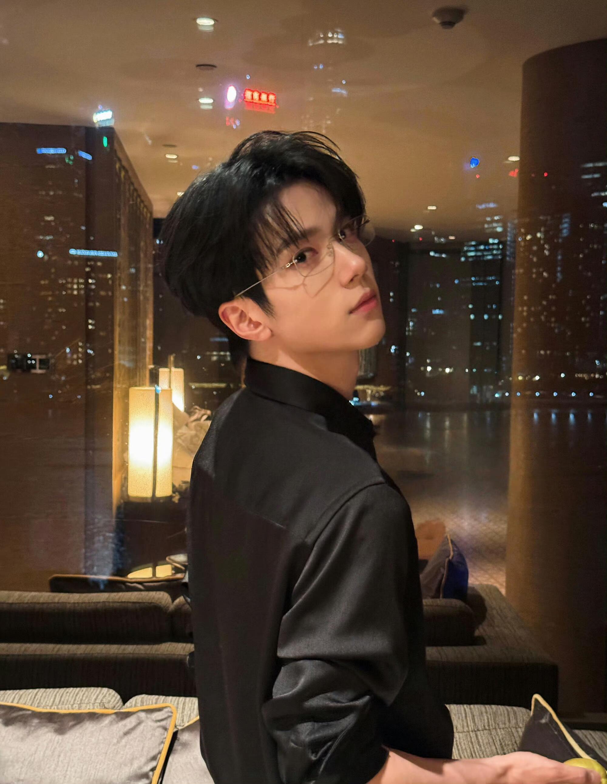 看到这个余承恩真的很难忍住不喊daddy🥵… 