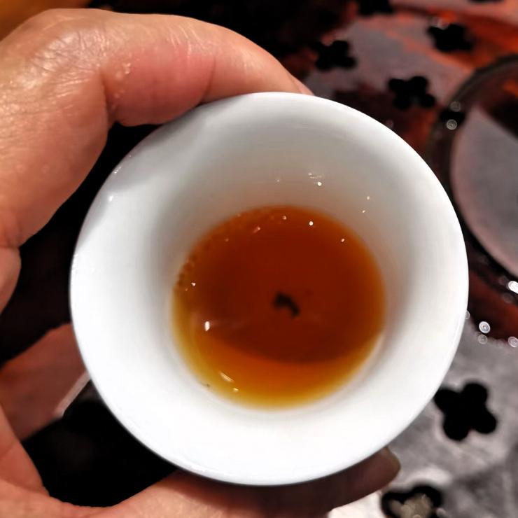 喝茶就喝点老黑茶，特别上岁数以后，如果家里经济条件允许的话。因为老黑茶，是喝给身