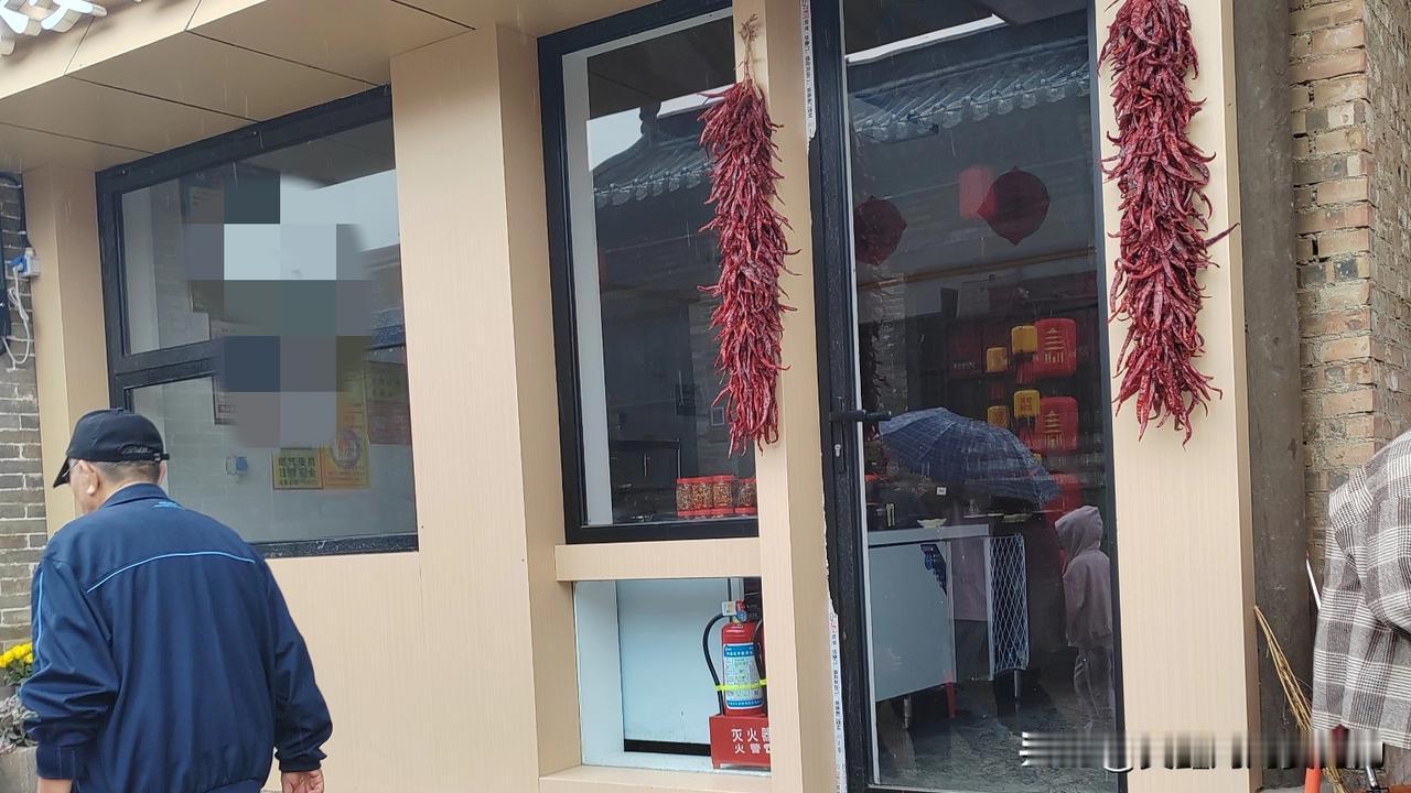 过了大半辈子，才发现，自己年轻时候所在乎的人，并不能像自己想象中那样。

年轻的