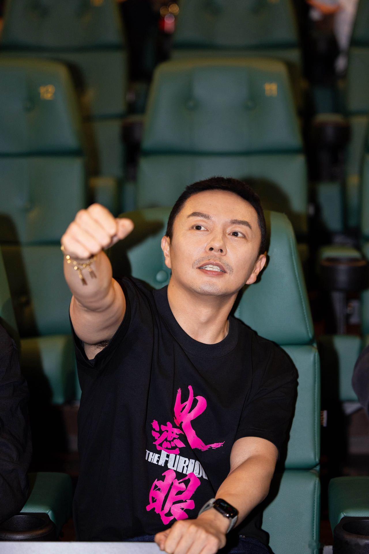 谢苗到了中年竟如此美味 从少年武星到成熟演员，谢苗在《火遮眼》展现别样风采，气质