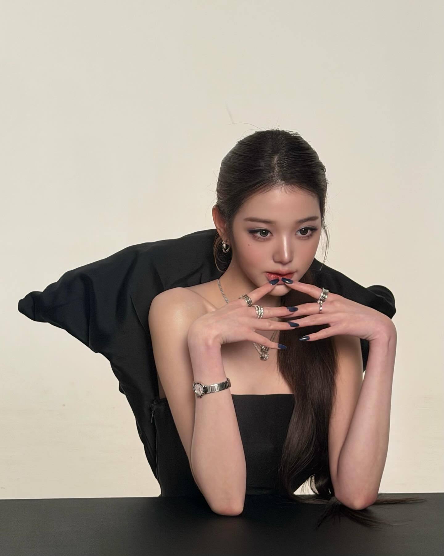 被秀到了 看….这个女人又在展示她完美的头骨基因了✨ 