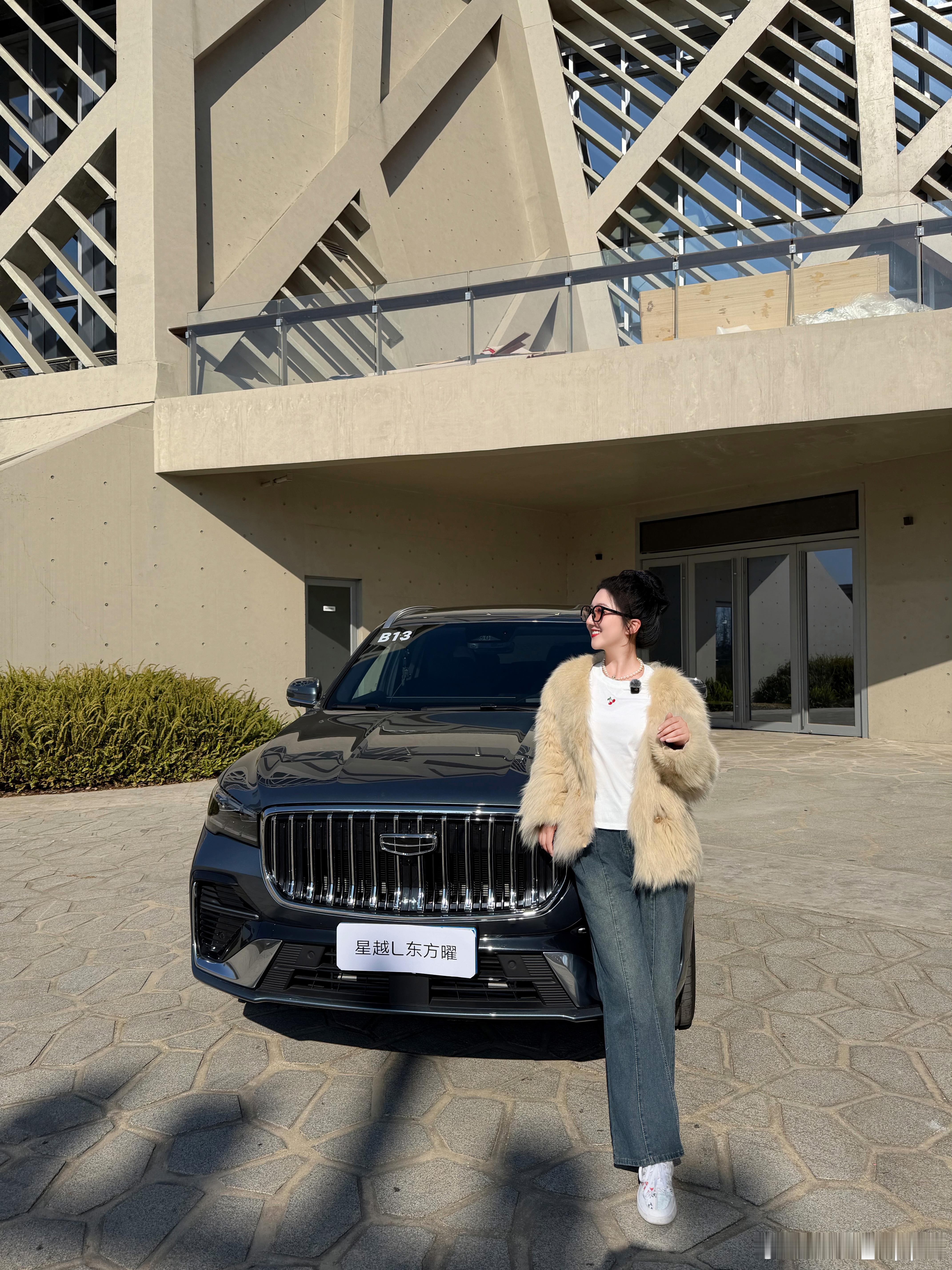 今日份工作照来啦菡你来看车汽场全开