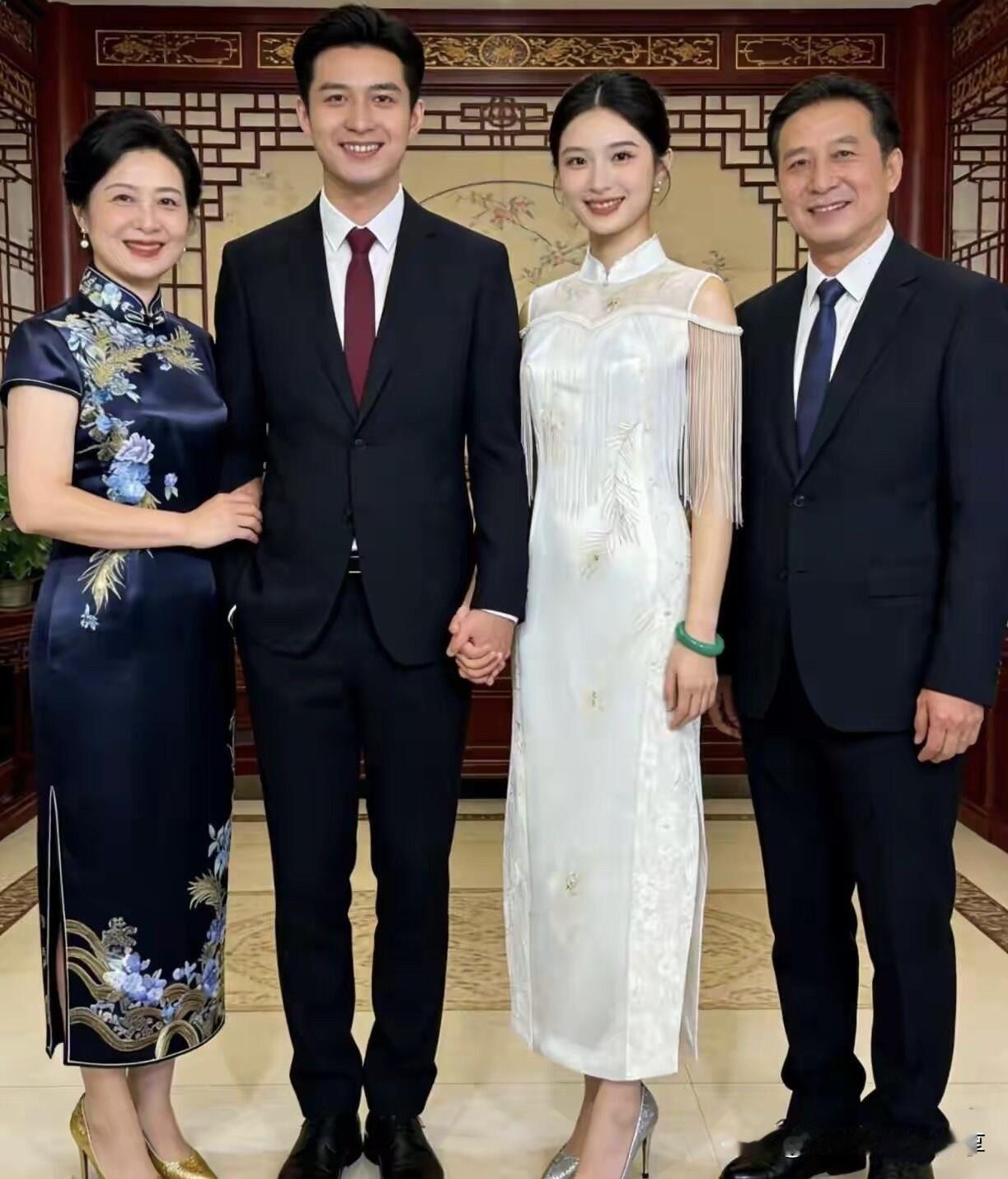 这是真正郎才女貌的一对，站在中间男的身材高挑，穿上西装整个人气质就上来了，五官有