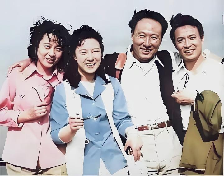 那时，电影《天云山传奇》是根据“伤痕文学”改编的，但，看看里面的主要演员施建岚、