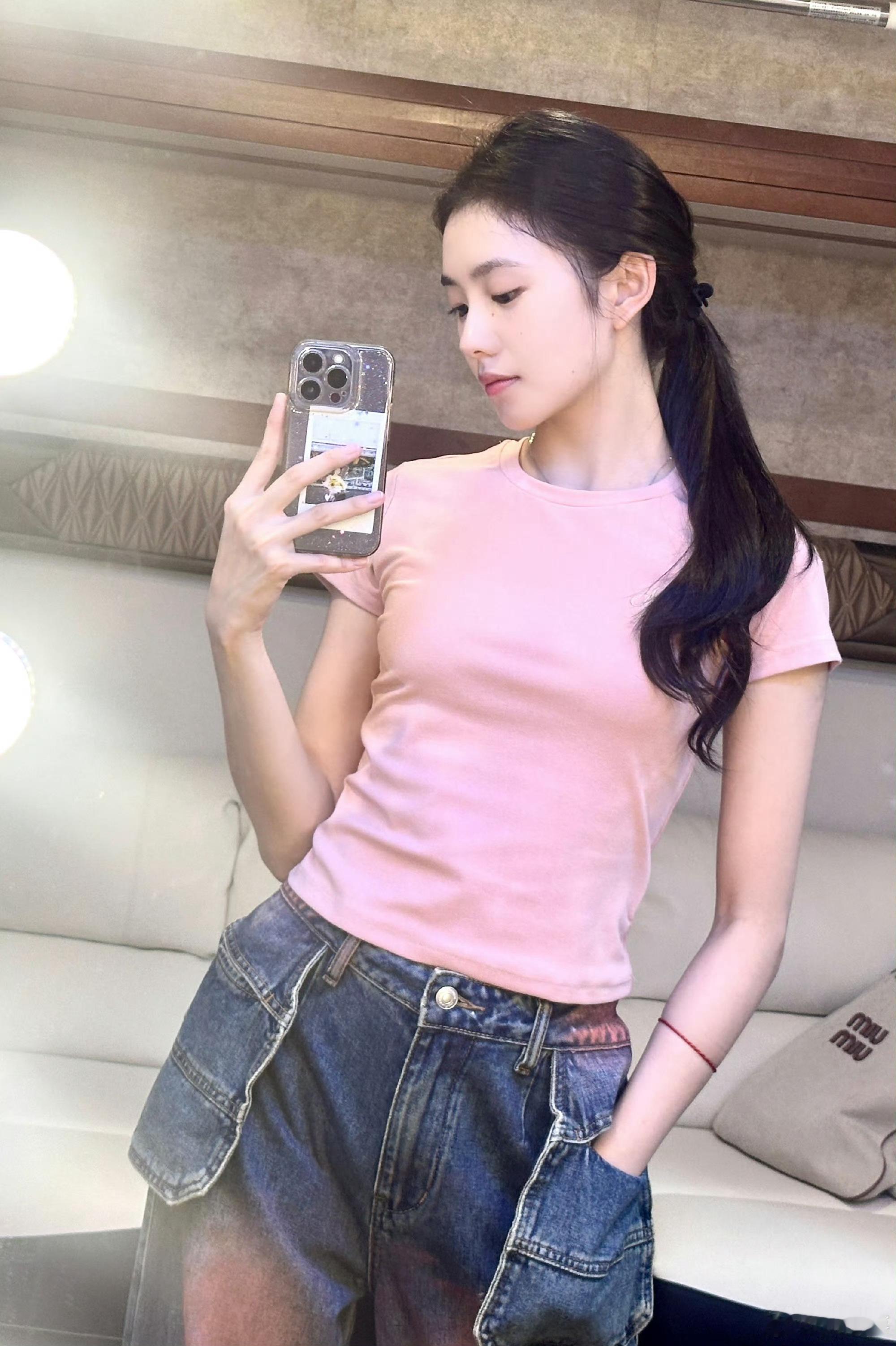 刘浩存对镜自拍合集🤳🏻图1是今天更新的 ​​​